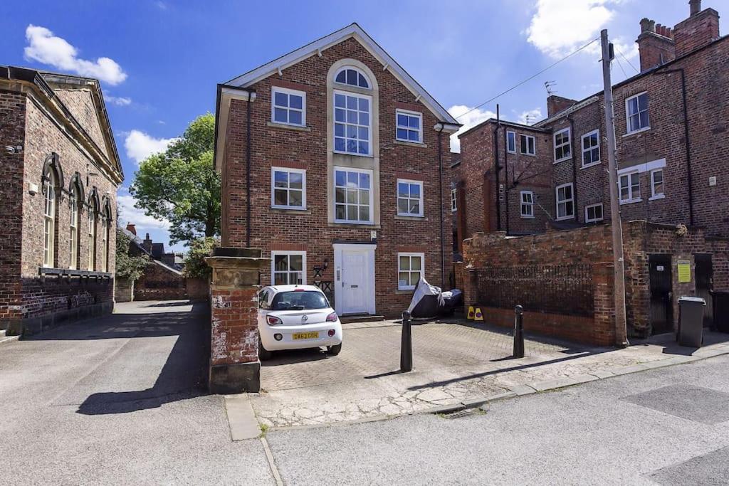 Loveyork Priory Apartment - Central With Parking Exterior photo